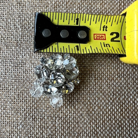 Elegant Vintage Kramer Crystal Clip-On Earrings - Picture 3 of 3